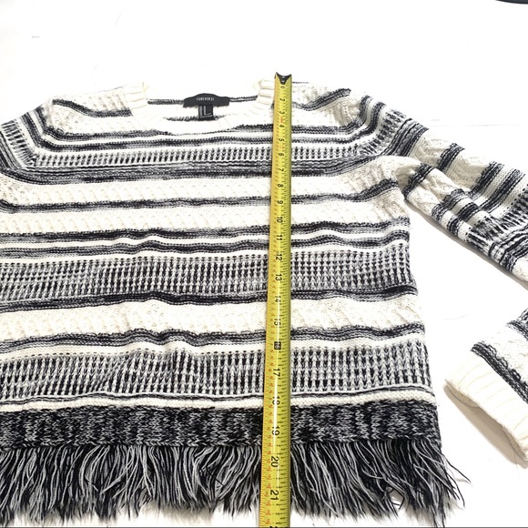 Forever 21 Black and white sweater w/tassels - Picture 4 of 6